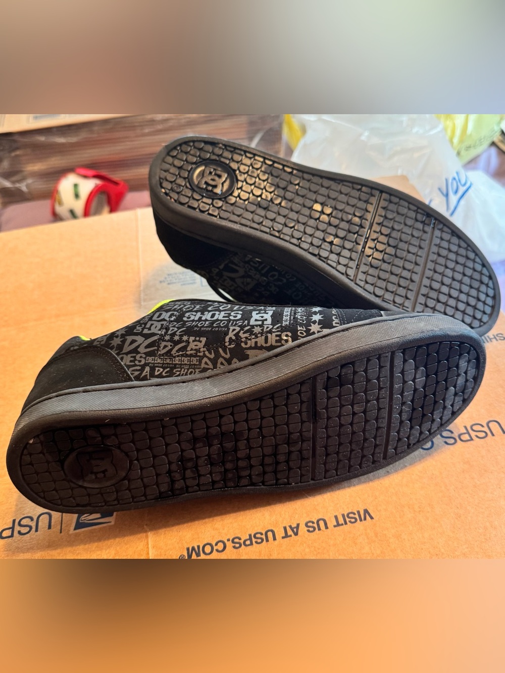 *NEW* DC Sneakers - Picture 3 of 4